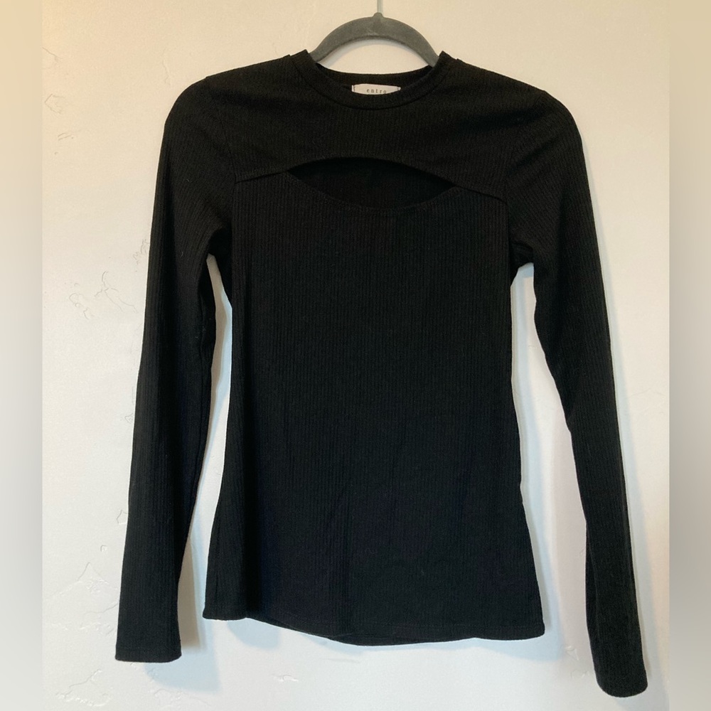 Entro  long sleeve tee cutout in front